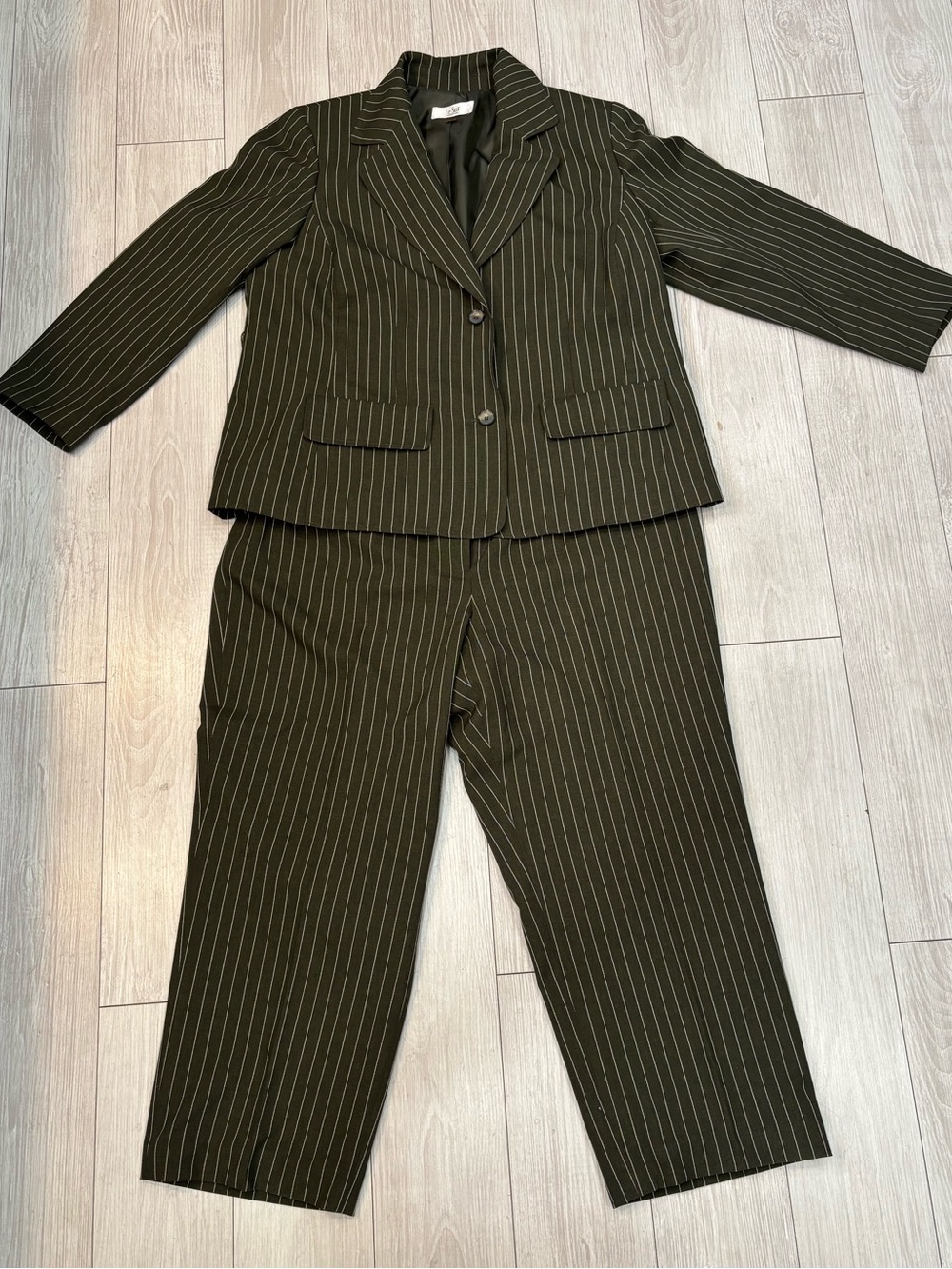 Le Suit Olive Pinstripe Two-Piece Pantsuit 18W